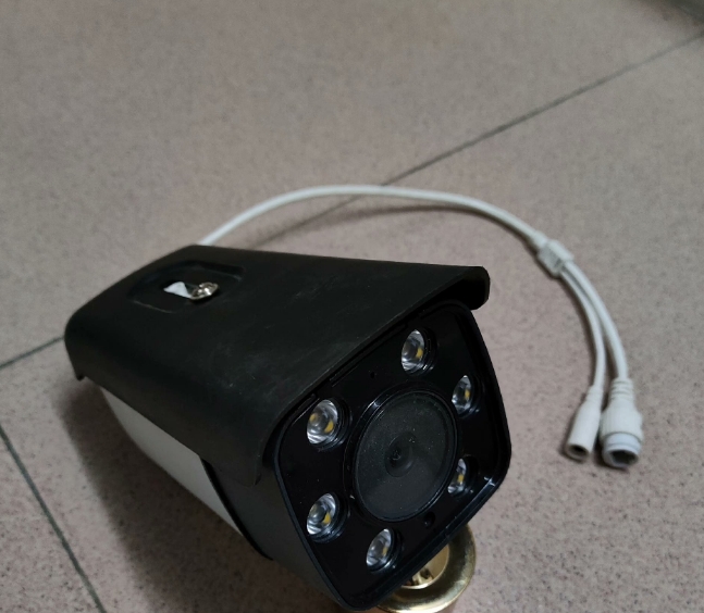 自用监控摄像机多余拆下的，400万黑光全彩带音频 55