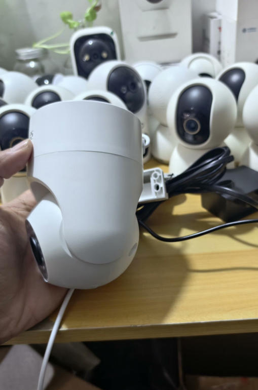 青臣4G免充值监控摄像头 无限4g流量 全新未拆封！