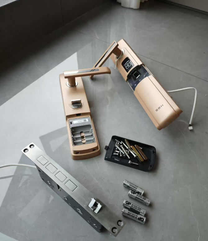 海贝斯智能锁，开发商带的，装修完换了，这把一直闲置