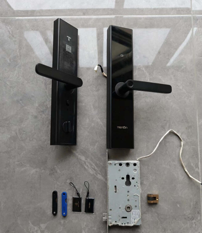 出天能智能门锁一套，带NFC卡+钥匙，功能全正常